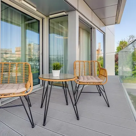 Nabrzeze Yacht Park, Sun & Snow *