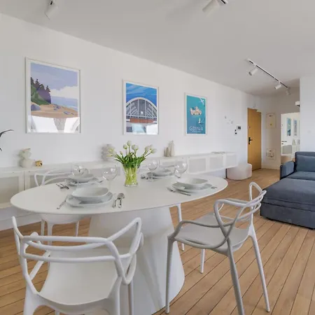 Nabrzeze Yacht Park, Sun & Snow *