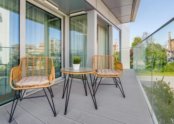 Nabrzeze Yacht Park, Sun & Snow *