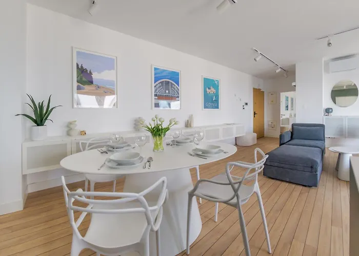 Nabrzeze Yacht Park, Sun & Snow *