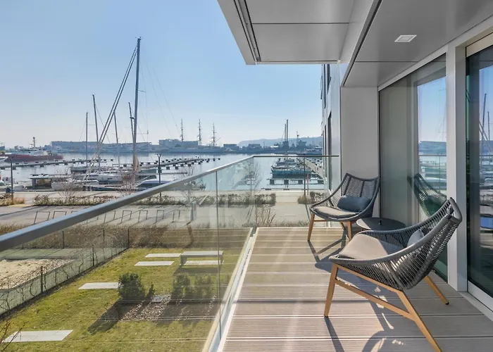 Nabrzeze Yacht Park, Sun & Snow *